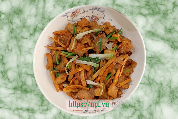 Ba chỉ xào củ cải khô Ba chỉ xào củ cải khô
