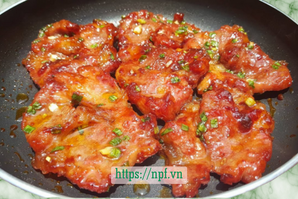 Nạc thăn rim mắm Nạc thăn rim mắm